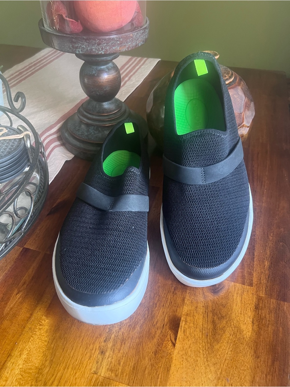 OOFOS Oomg eeZee Canvas Black Slip-On Revovery Sneakers - Picture 2 of 7